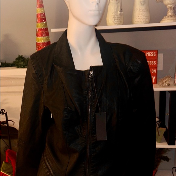 NEW WITH TAGS. BLANK NYC FAUX LEATHER MOTO JACKET VEGAN ZIP BLACK MEDIUM - Picture 3 of 7